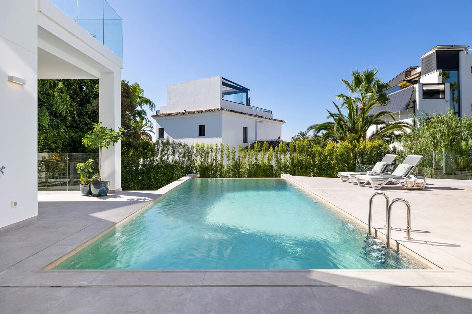 5 sypialnia Willa na sprzedaż w Marbella z basenem garażem - 3 450 000 € (Ref: 9565237)