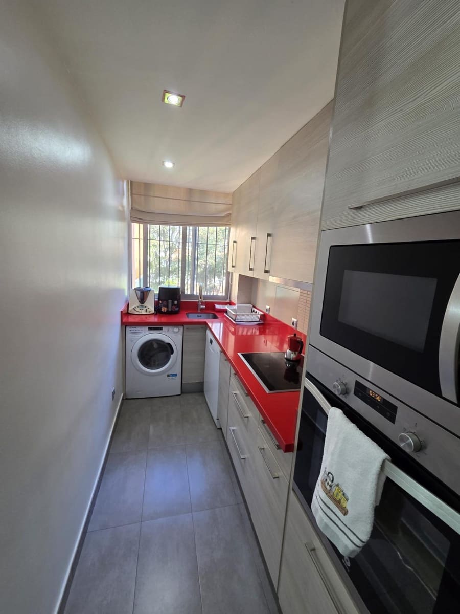 3 bedroom Apartment for sale in Fuengirola with pool garage - € 380,000 (Ref: 9619220)