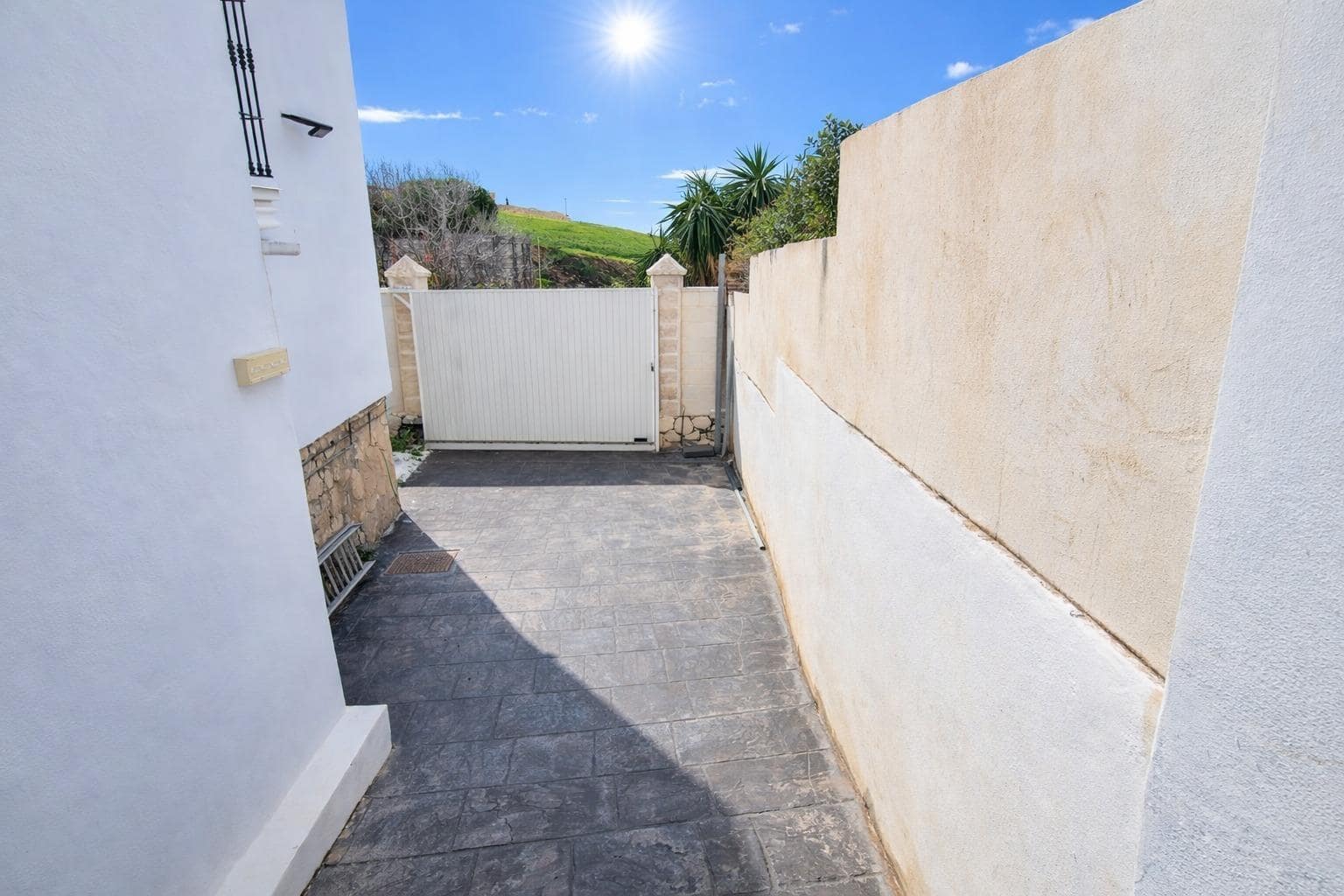 3 bedroom Villa for sale in Fuengirola with pool garage - € 599,900 (Ref: 9619221)