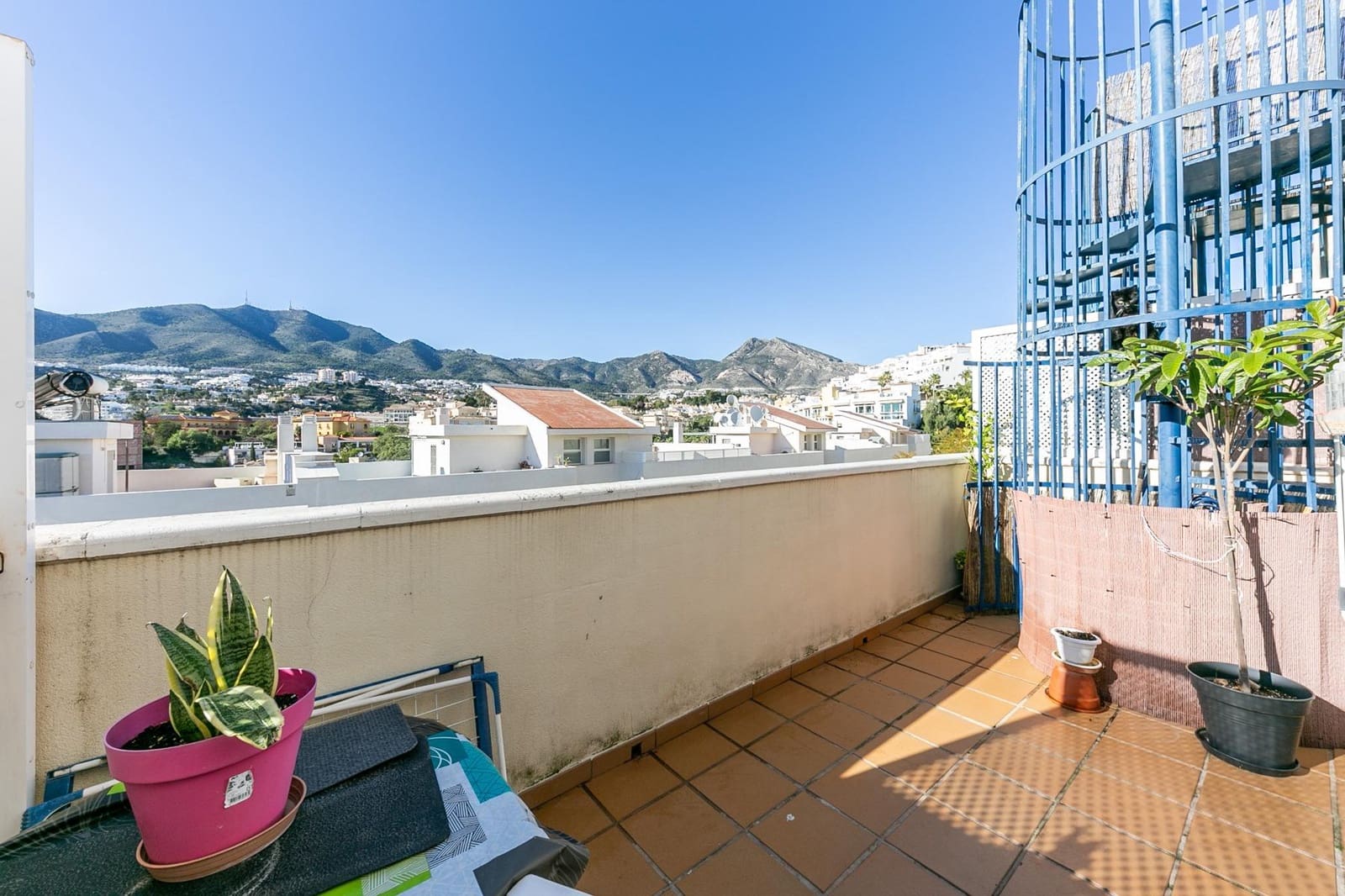 2 soverom Leilighet til salgs i Torrequebrada med svømmebasseng garasje - € 350 000 (Ref: 9627490)