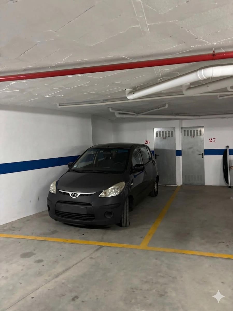 2 bedroom Apartment for sale in Fuengirola with pool garage - € 299,000 (Ref: 9634257)