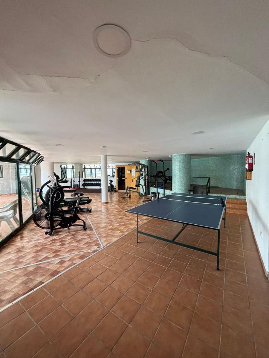 2 bedroom Apartment for sale in Fuengirola with pool garage - € 299,000 (Ref: 9634257)