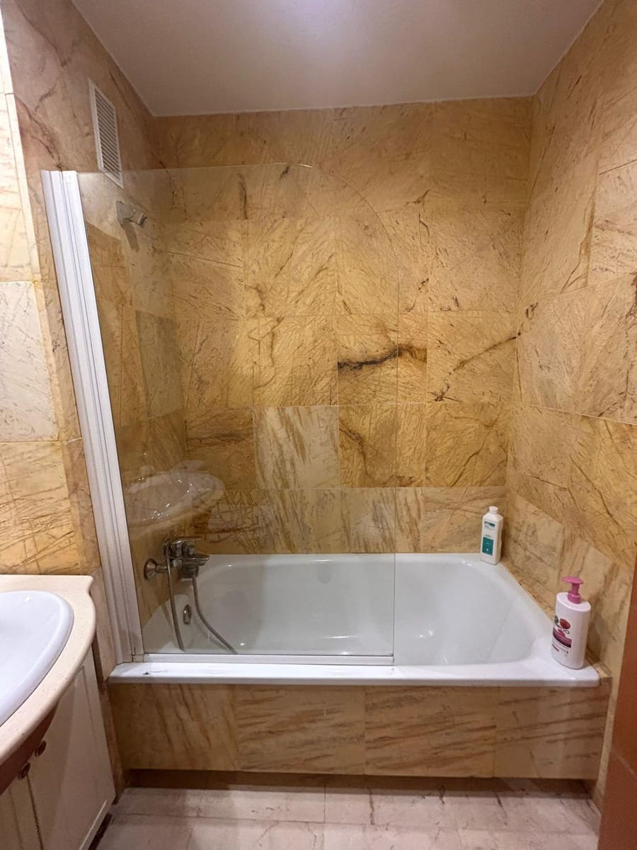 Apartamento de 2 habitaciones en Benalmádena en venta con piscina garaje - 325.000 € (Ref: 9686423)