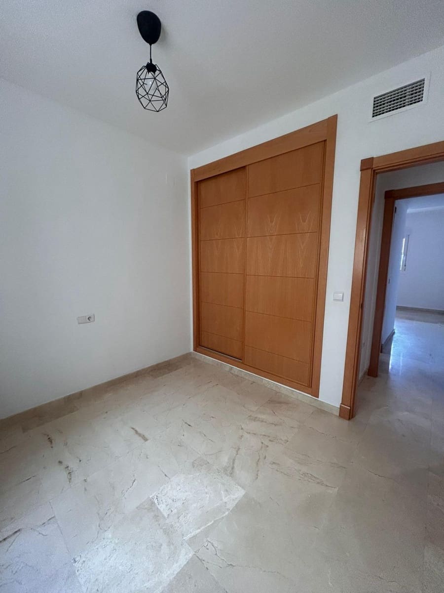Apartamento de 2 habitaciones en Benalmádena en venta con piscina garaje - 325.000 € (Ref: 9686423)