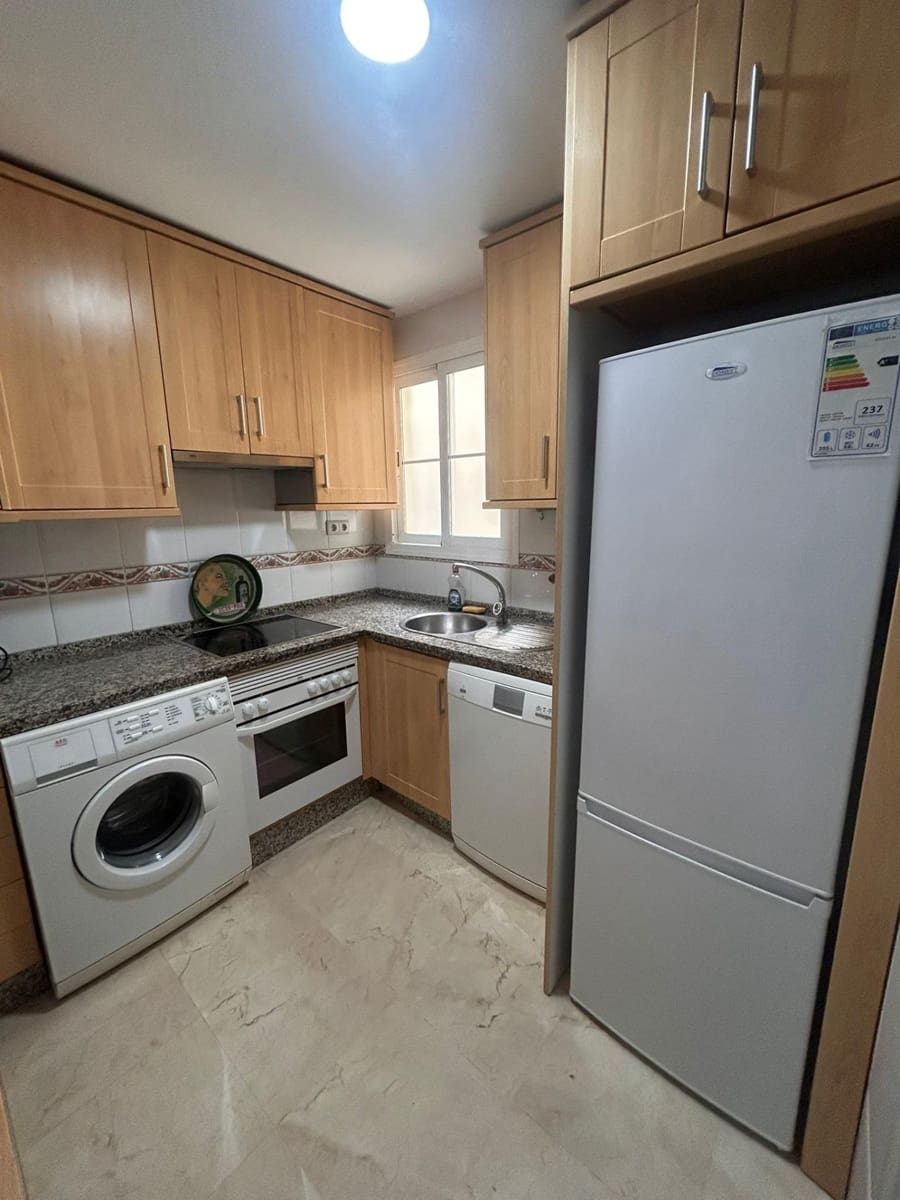 Apartamento de 2 habitaciones en Benalmádena en venta con piscina garaje - 325.000 € (Ref: 9686423)