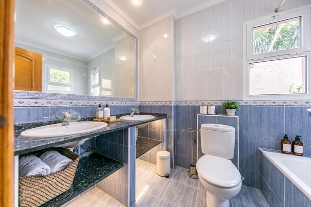 5 soveværelse Villa til salg i Mijas med swimmingpool garage - € 890.000 (Ref: 9797080)