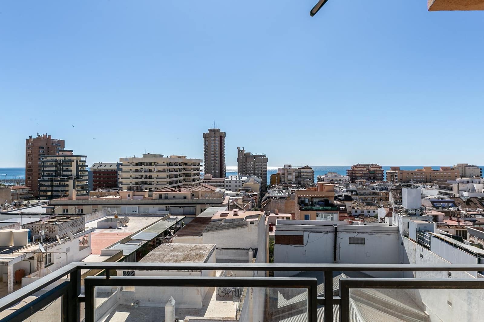 3 slaapkamer Flat te koop in Fuengirola - € 370.000 (Ref: 9797081)