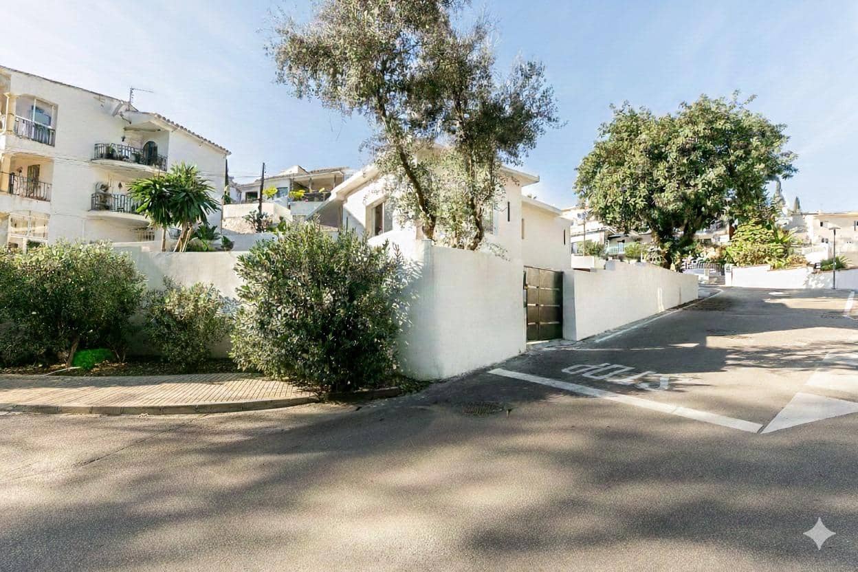 4 makuuhuone Huvila myytävänä paikassa Fuengirola mukana uima-altaan 
autotalli - 749 000 € (Ref: 9797101)