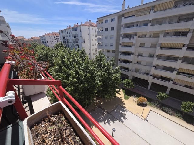 3 bedroom Apartment for sale in Fuengirola with garage - € 399,000 (Ref: 9818211)