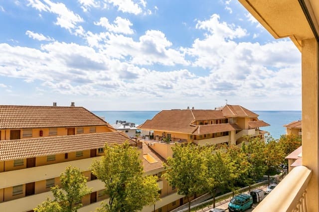 2 slaapkamer Flat te koop in Carvajal, Fuengirola met garage - € 360.000 (Ref: 9826659)