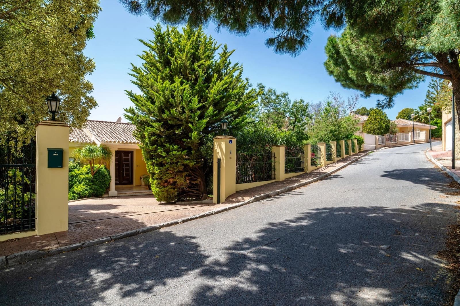 6 bedroom Villa for sale in Mijas with pool garage - € 2,750,000 (Ref: 9867025)