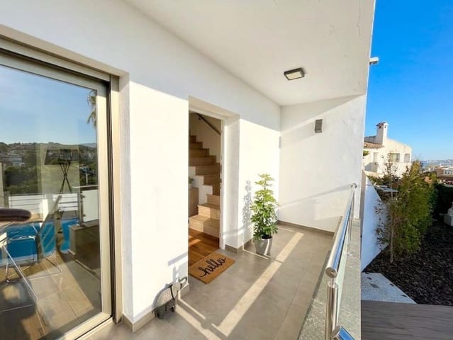 3 slaapkamer Halfvrijstaande villa te koop in Mijas met zwembad garage - € 649.000 (Ref: 9884803)