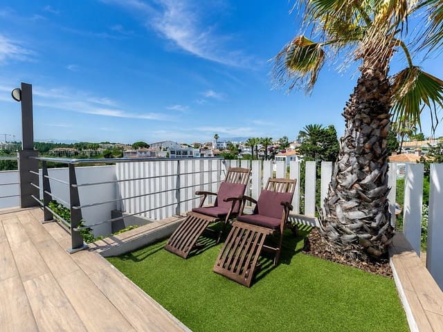 3 slaapkamer Halfvrijstaande villa te koop in Mijas met zwembad garage - € 649.000 (Ref: 9884803)