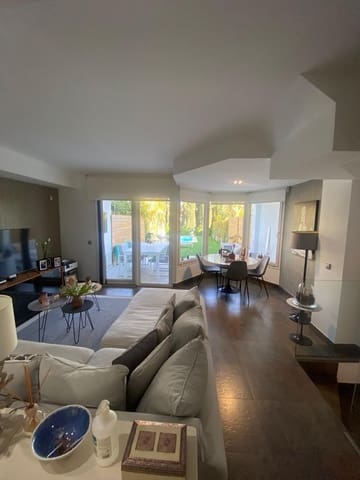 3 soverom Bungalow til salgs i Benalmádena med svømmebasseng - € 790 000 (Ref: 9893866)