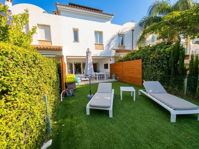 3 soveværelse Bungalow til salg i Benalmádena med swimmingpool - € 790.000 (Ref: 9893866)