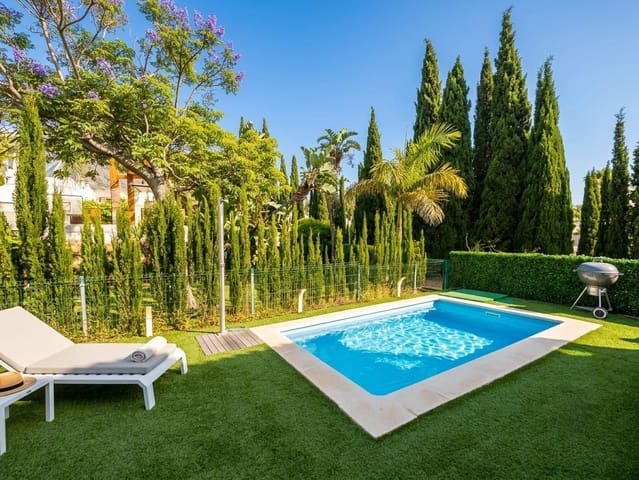 3 soveværelse Bungalow til salg i Benalmádena med swimmingpool - € 790.000 (Ref: 9893866)