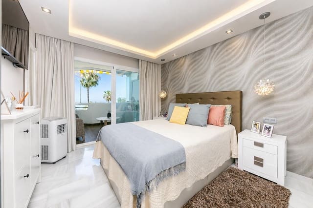 2 bedroom Apartment for sale in Sitio de Calahonda, Mijas with pool - € 345,000 (Ref: 9962705)