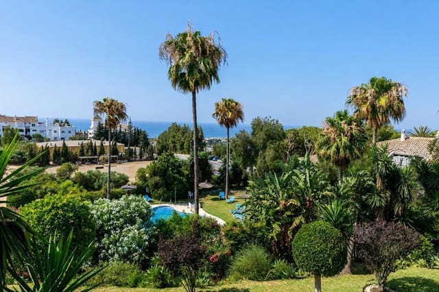 2 bedroom Apartment for sale in Sitio de Calahonda, Mijas with pool - € 345,000 (Ref: 9962705)