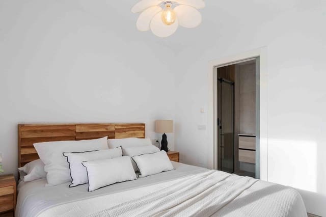 2 soverom Penthouse til salgs i Torrevieja med svømmebasseng garasje - € 399 000 (Ref: 8848136)