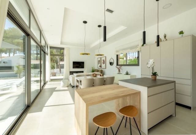 3 slaapkamer Villa te koop in Alicante stad met zwembad - € 845.000 (Ref: 9892889)