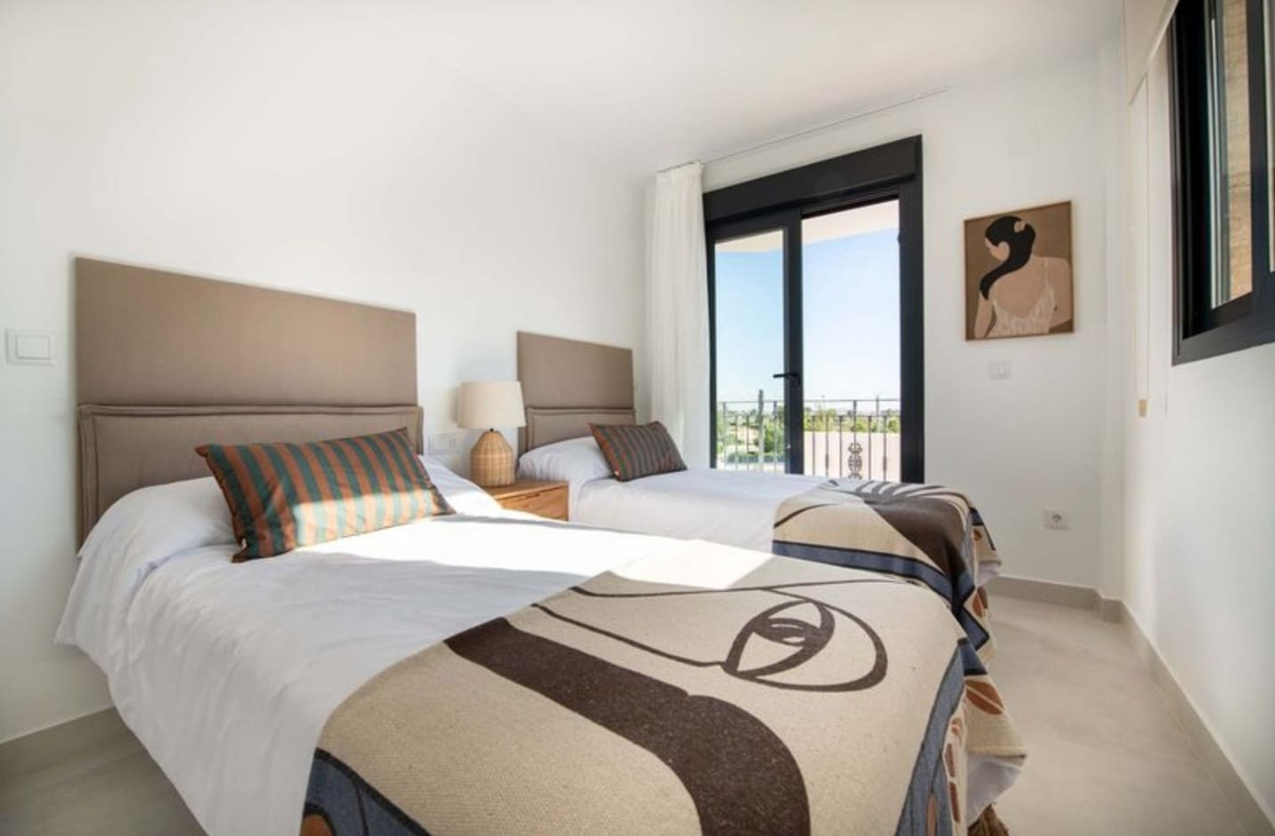 3 quarto Moradia em Banda para venda em Cox com piscina - 255 000 € (Ref: 9899805)
