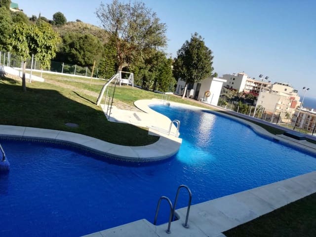 2 soveværelse Strandlejlighed til leje i Benalmádena med swimmingpool garage - € 1.300 (Ref: 9562334)