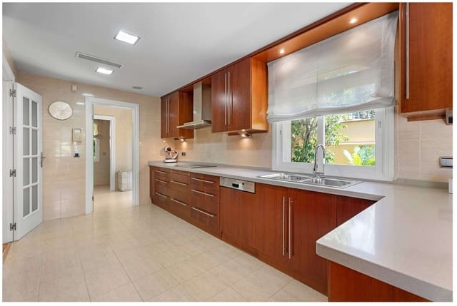 5 soveværelse Villa til salg i Málaga by med swimmingpool - € 1.600.000 (Ref: 9562364)