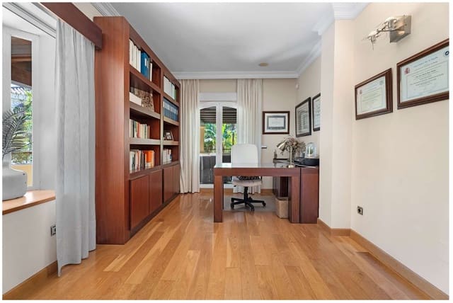 5 soveværelse Villa til salg i Málaga by med swimmingpool - € 1.600.000 (Ref: 9562364)