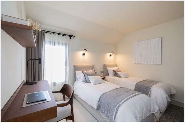 2 slaapkamer Flat te koop in Castillo Sohail, Fuengirola met zwembad - € 695.000 (Ref: 9562415)