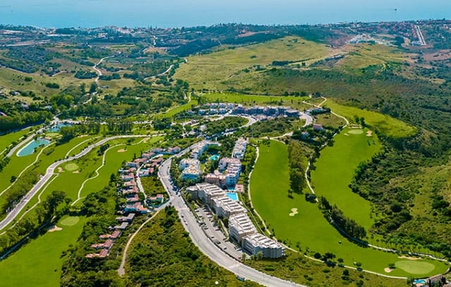 3 bedroom Beach Apartment for sale in Estepona Golf, Estepona with pool garage - € 430,000 (Ref: 9562431)