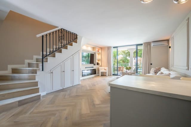 2 sovrum Radhus till salu i Mijas med pool - 435 000 € (Ref: 9562444)