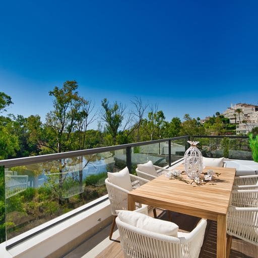 3 sypialnia Apartament przy plaży na sprzedaż w Nueva Andalucia z basenem - 950 000 € (Ref: 9562447)