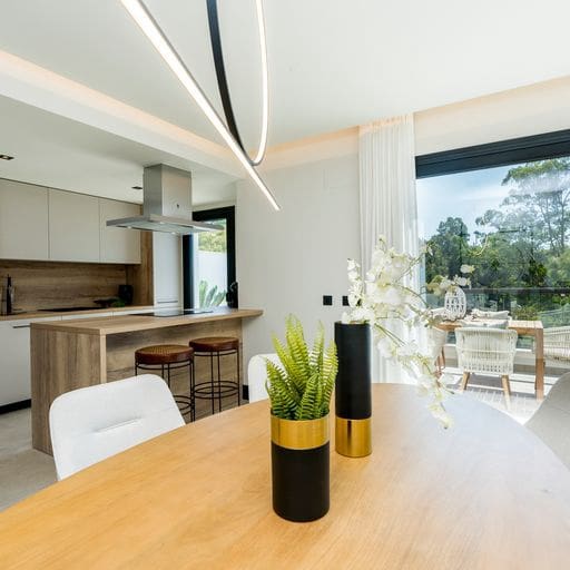 3 sypialnia Apartament przy plaży na sprzedaż w Nueva Andalucia z basenem - 950 000 € (Ref: 9562447)