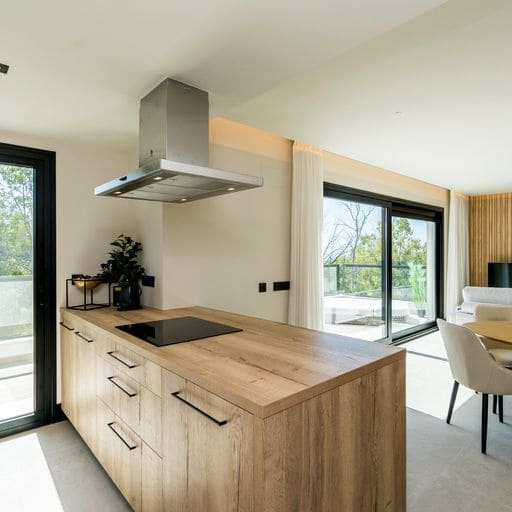 3 sypialnia Apartament przy plaży na sprzedaż w Nueva Andalucia z basenem - 950 000 € (Ref: 9562447)