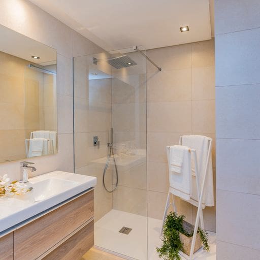 3 sypialnia Apartament przy plaży na sprzedaż w Nueva Andalucia z basenem - 950 000 € (Ref: 9562447)