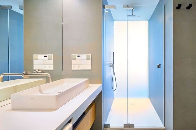 4 soveværelse Strandlejlighed til salg i Málaga by med swimmingpool garage - € 3.300.000 (Ref: 9562482)