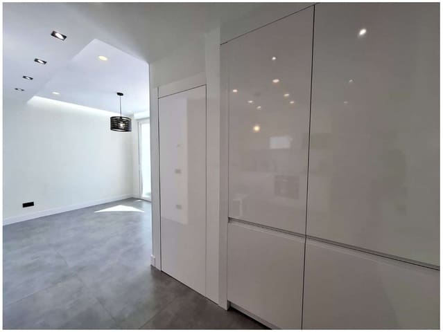 2 slaapkamer Strandappartement te koop in Mijas met zwembad - € 498.000 (Ref: 9562487)