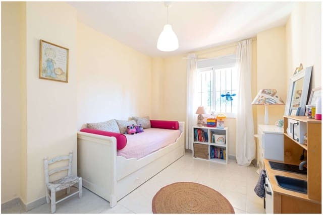 2 slaapkamer Strandappartement te koop in Mijas met zwembad - € 280.000 (Ref: 9562488)