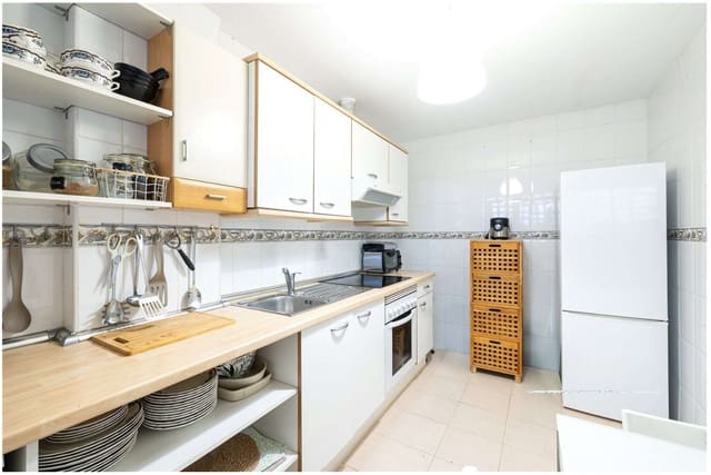 2 slaapkamer Strandappartement te koop in Mijas met zwembad - € 280.000 (Ref: 9562488)