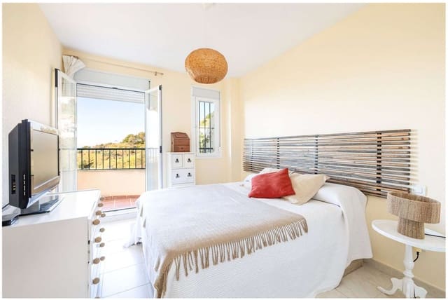 2 slaapkamer Strandappartement te koop in Mijas met zwembad - € 280.000 (Ref: 9562488)