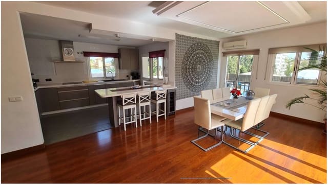 5 makuuhuone Huvila myytävänä paikassa Torremolinos mukana uima-altaan - 990 000 € (Ref: 9562491)