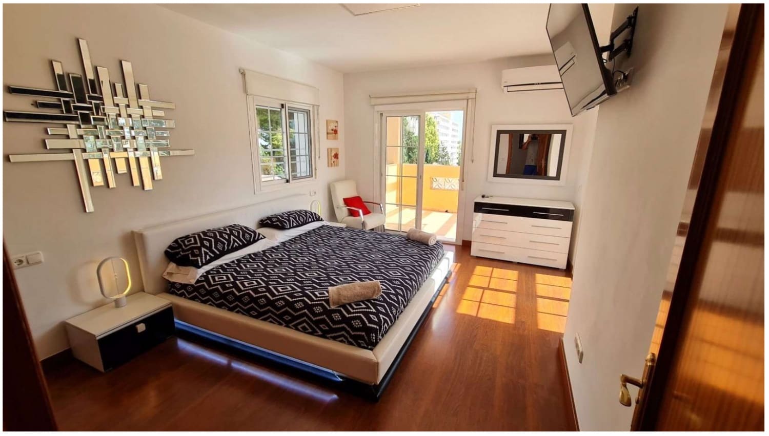 5 Zimmer Villa zu verkaufen in Torremolinos mit Pool - 990.000 € (Ref: 9562491)