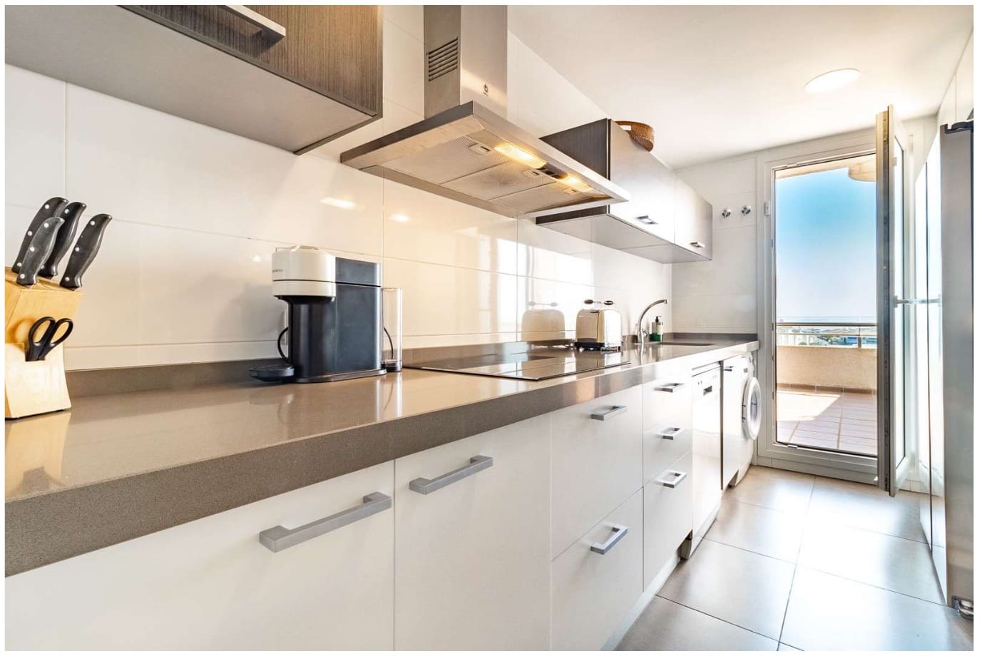 3 slaapkamer Strandappartement te koop in Marbella - € 2.300.000 (Ref: 9562493)