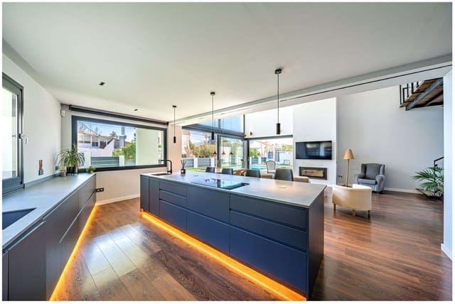 6 makuuhuone Huvila myytävänä paikassa Torremolinos mukana uima-altaan - 1 850 000 € (Ref: 9562497)