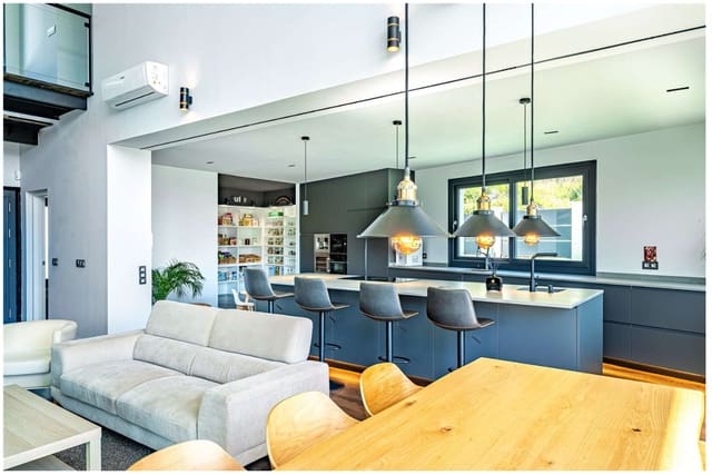 6 makuuhuone Huvila myytävänä paikassa Torremolinos mukana uima-altaan - 1 850 000 € (Ref: 9562497)