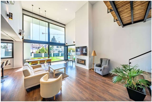 6 makuuhuone Huvila myytävänä paikassa Torremolinos mukana uima-altaan - 1 850 000 € (Ref: 9562497)