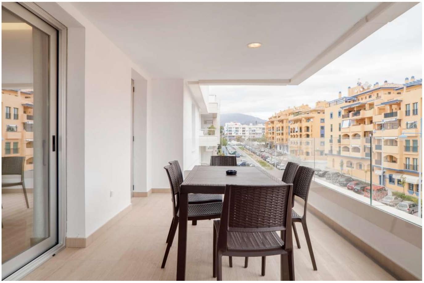 3 soveværelse Strandlejlighed til salg i Marbella med swimmingpool - € 665.000 (Ref: 9562498)