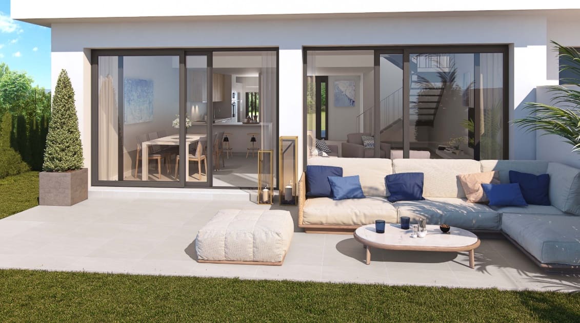 4 sovrum Radhus till salu i San Roque med pool - 526 000 € (Ref: 9570939)