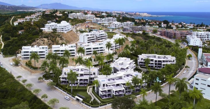 2 soveværelse Strandlejlighed til salg i Estepona med swimmingpool garage - € 495.000 (Ref: 9570942)