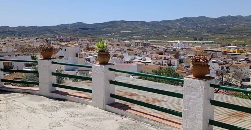 4 soverom Hus til salgs i Velez-Malaga med garasje - € 395 000 (Ref: 9771860)